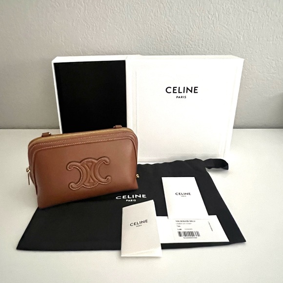 CELINE CLUTCH ON CHAIN CUIR TRIOMPHE IN SMOOTH CALFSKIN
TAN - Picture 2 of 10